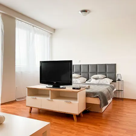 Simcity 3 I Centre & Free Parking 24h Self Check-in Apartment Banska Bystrica